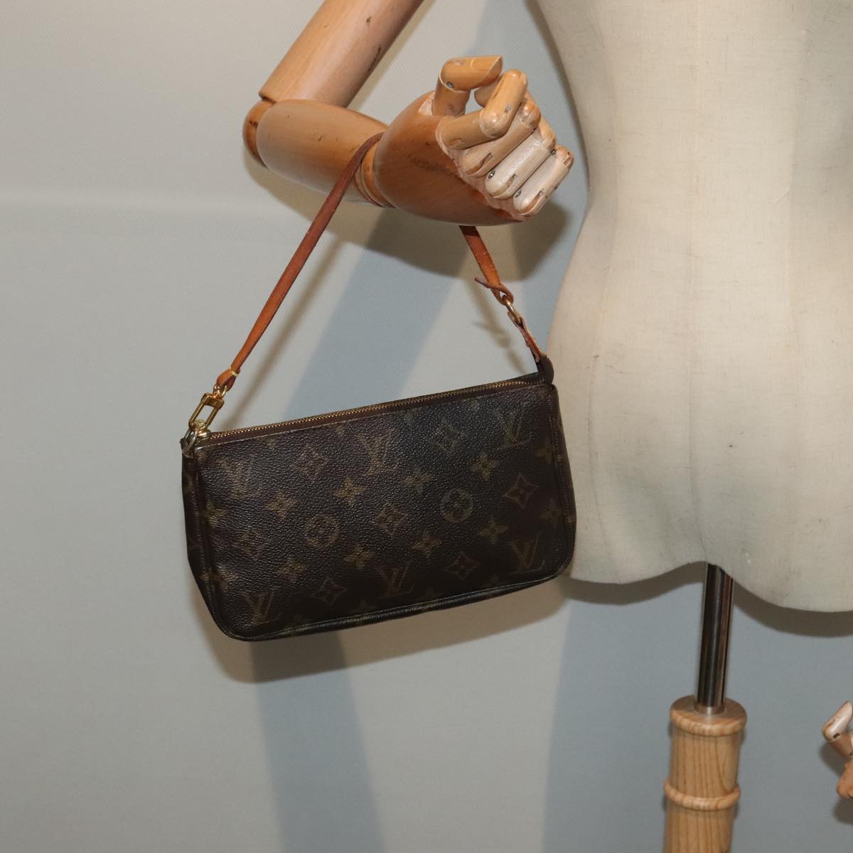 Louis Vuitton Pochette Accessoire, Brown, Canvas, clutch