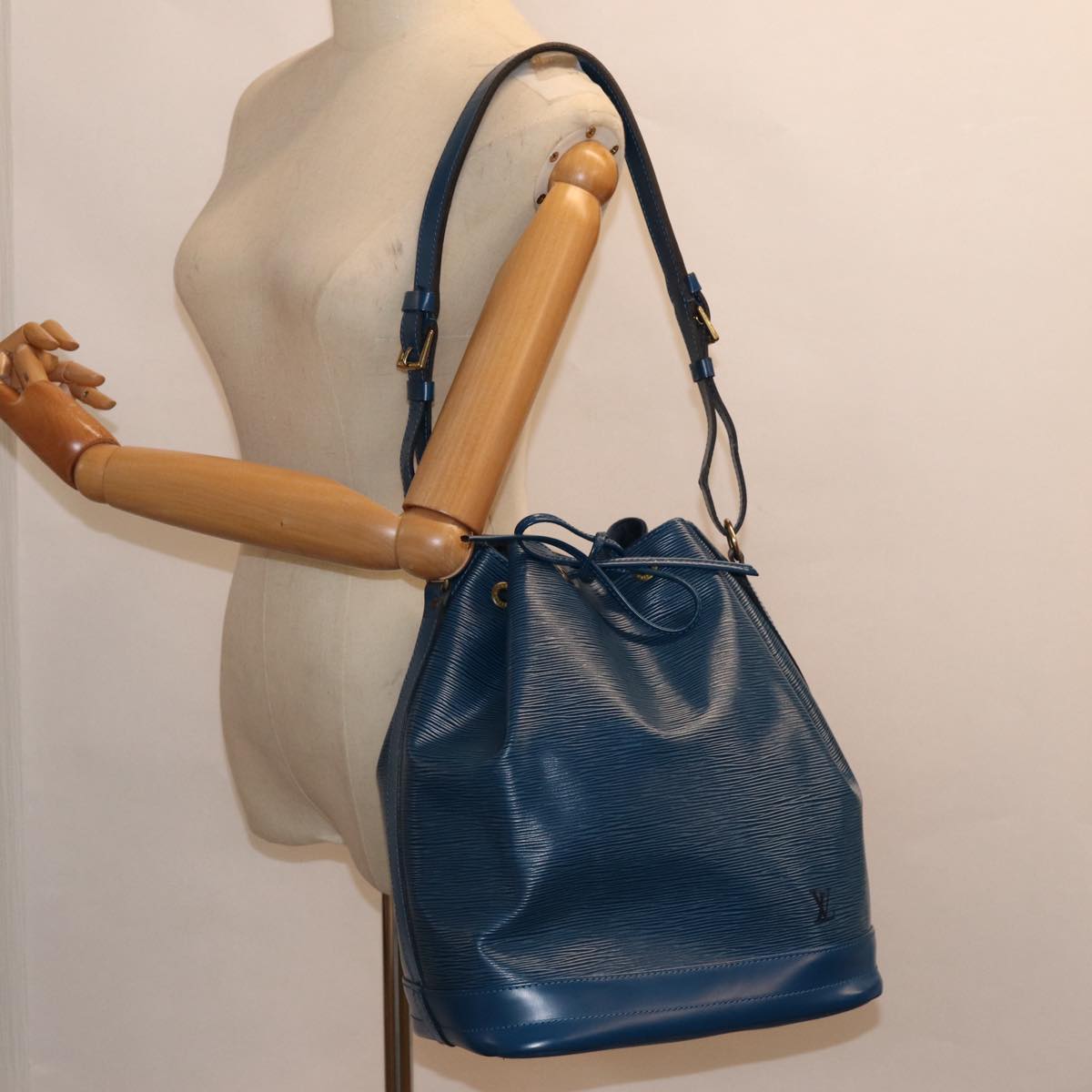 Louis Vuitton Noe, Blue, Leather, shoulder