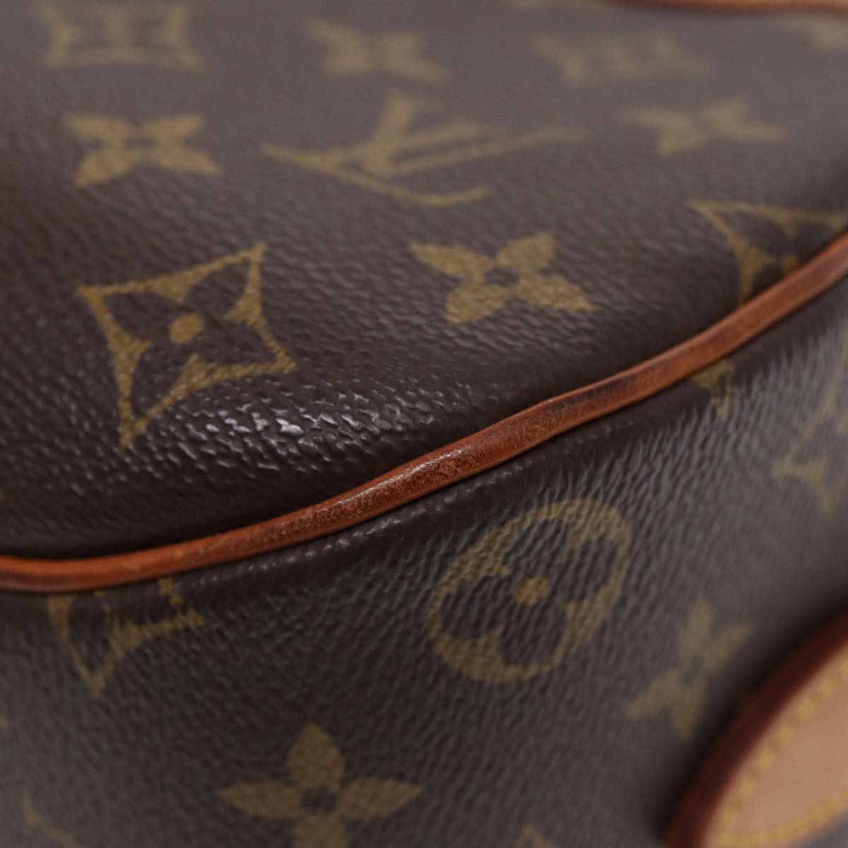 Louis Vuitton Besace, Brown, Canvas, shoulder