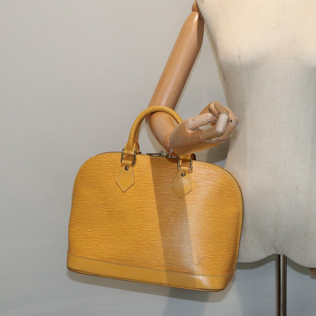 Louis Vuitton Alma, Yellow, Leather, handbag