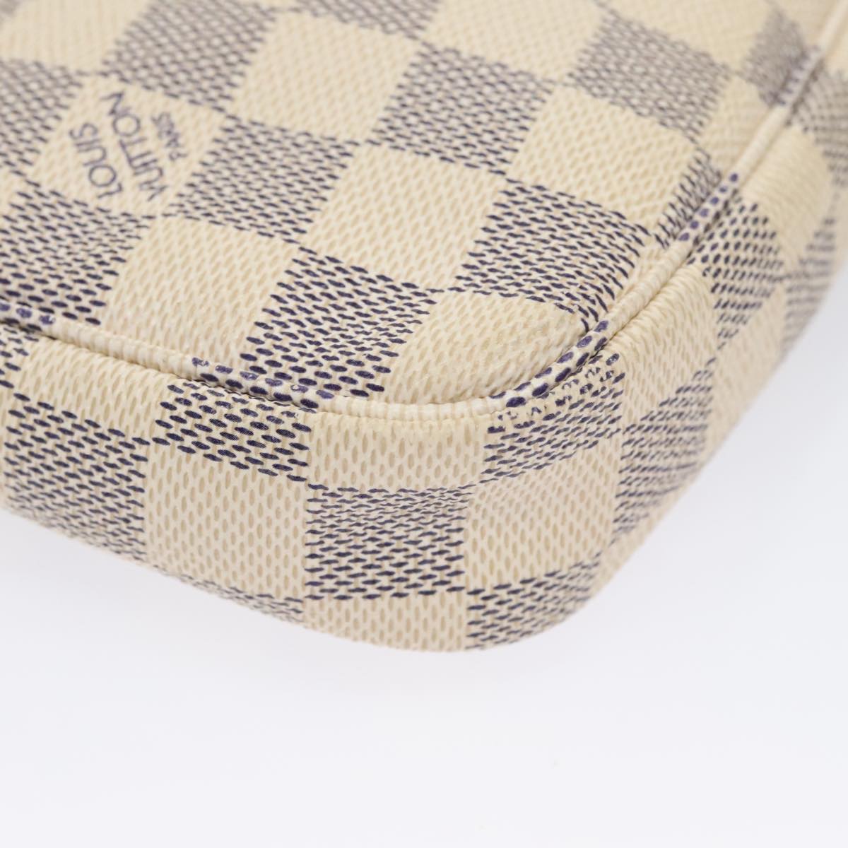 Louis Vuitton Pochette Accessoire, White, Canvas, clutch