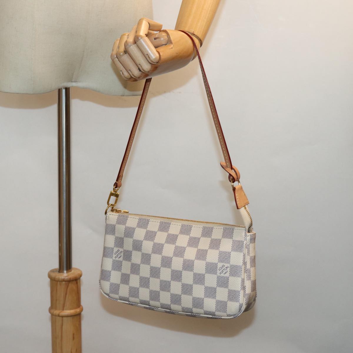 Louis Vuitton Pochette accessoires, White, Canvas, clutch