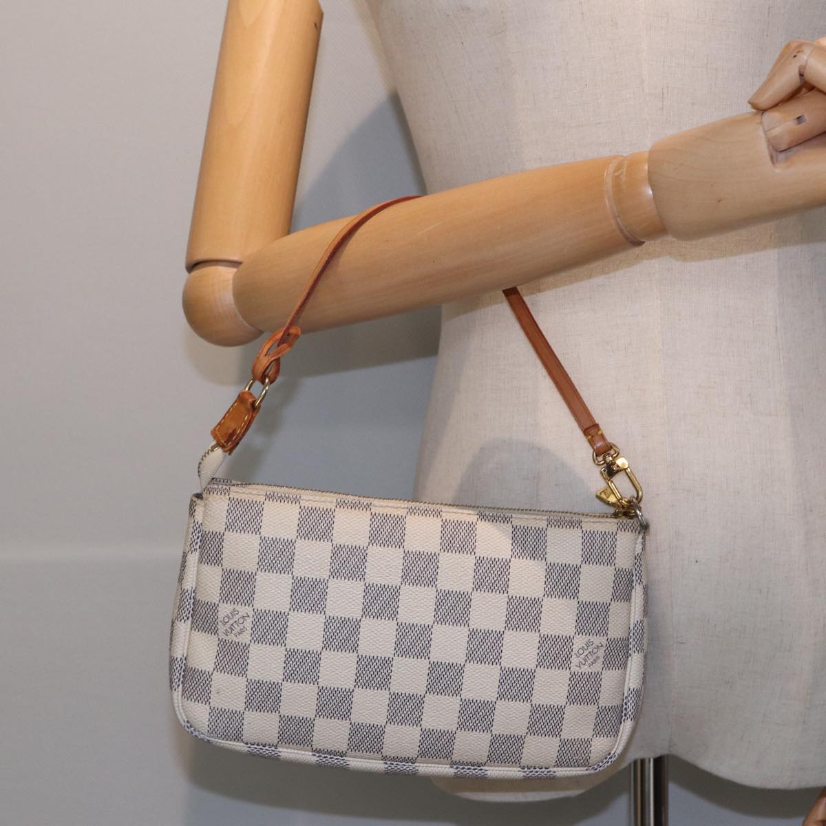 Louis Vuitton Pochette accessoires, White, Canvas, clutch