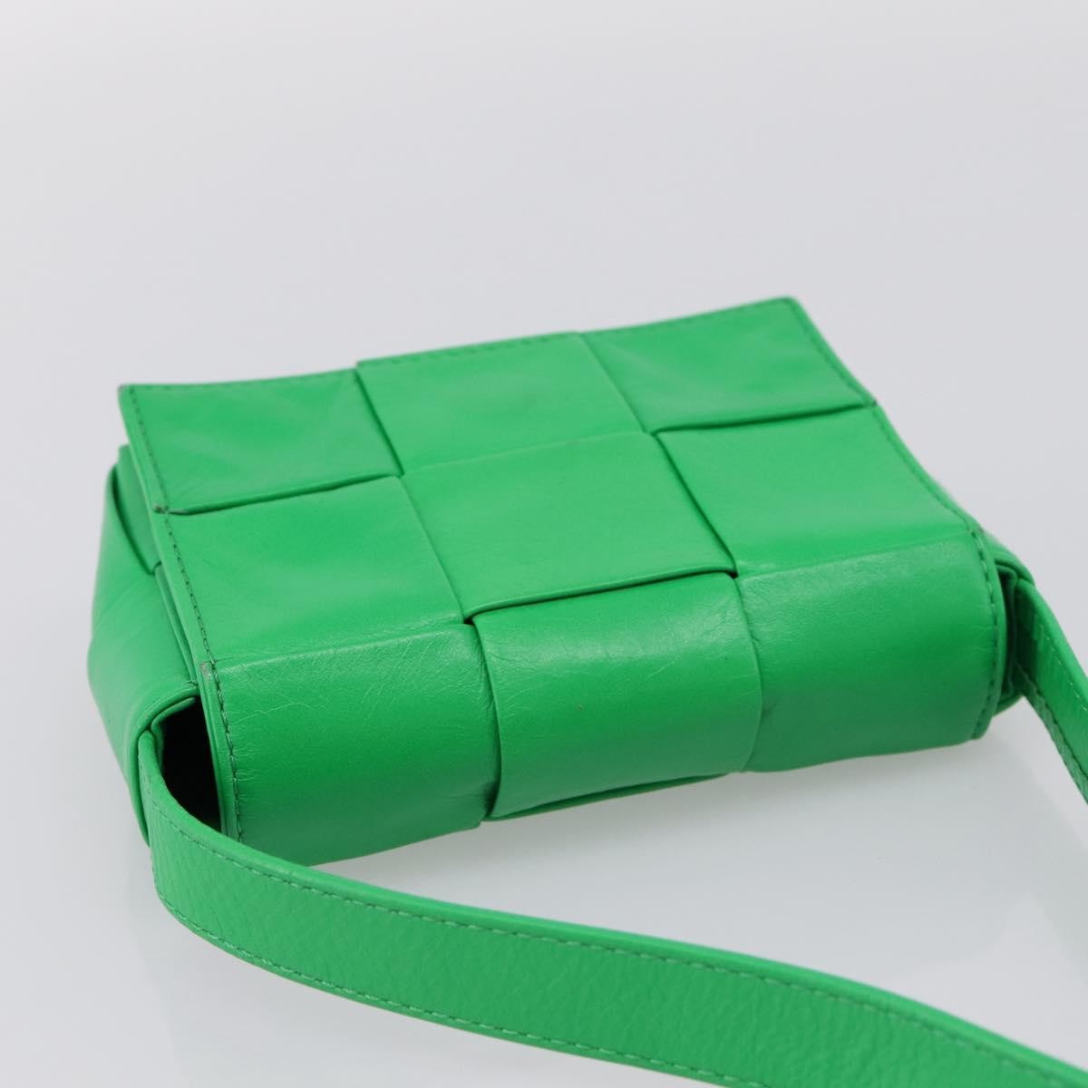 Bottega Veneta Cassette Maxi Intrecciato Leather, Green, Leather, Clutch