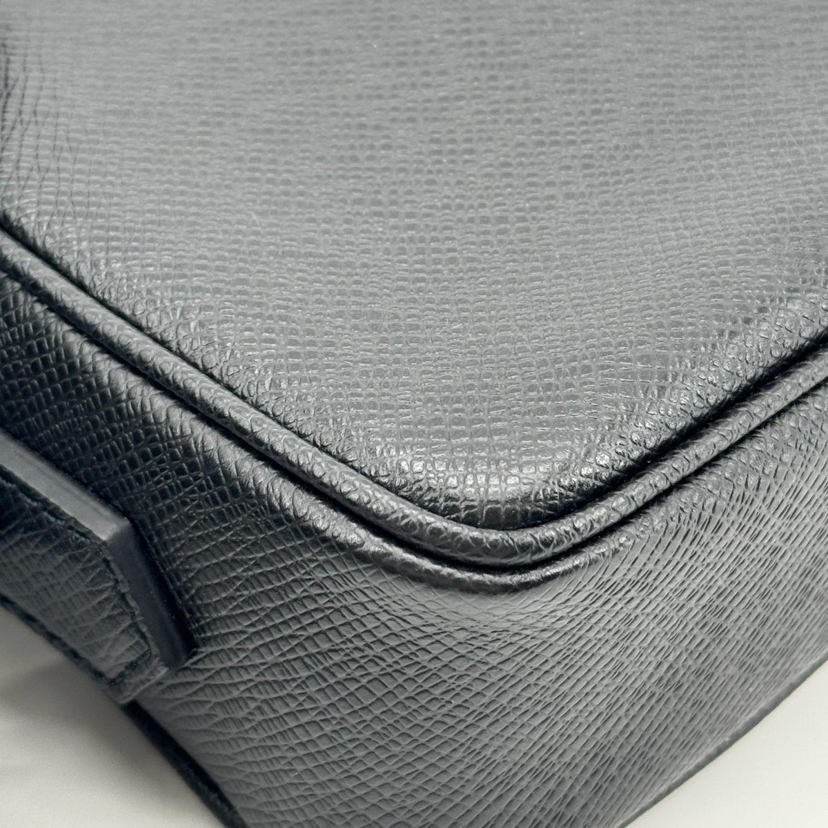 Louis Vuitton Kasai Clutch Taiga Leather, Black, Leather, Clutch
