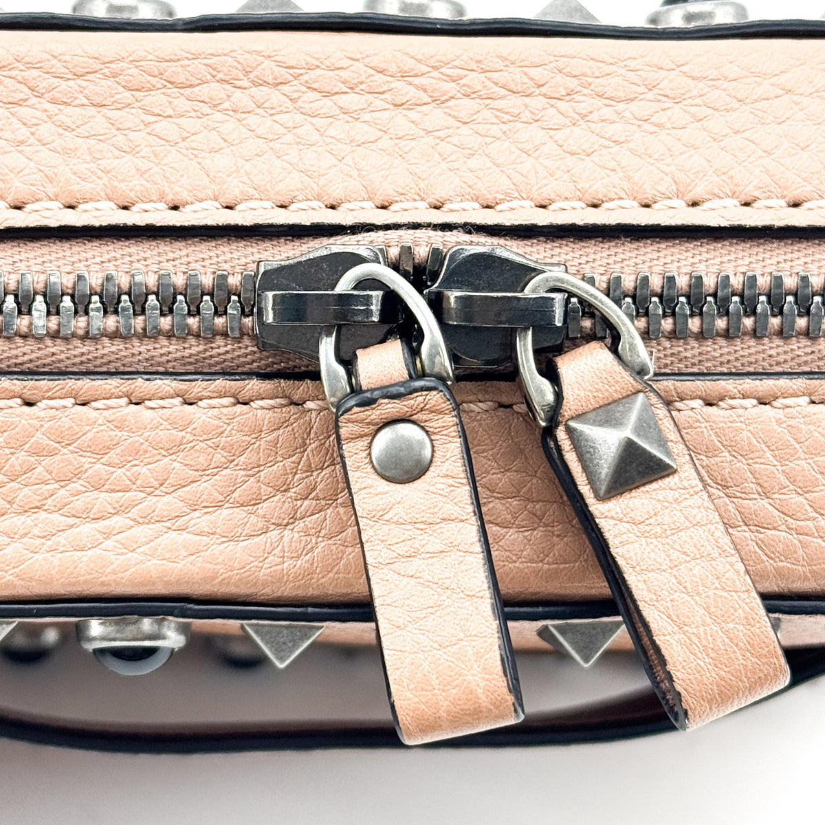 Valentino Garavani Rockstud Chain Camera Leather, Brown, Leather, Crossbody Bag