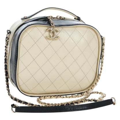 Chanel Vanity Case Quilted Crumpled Calfskin, White, Leather, Handbag