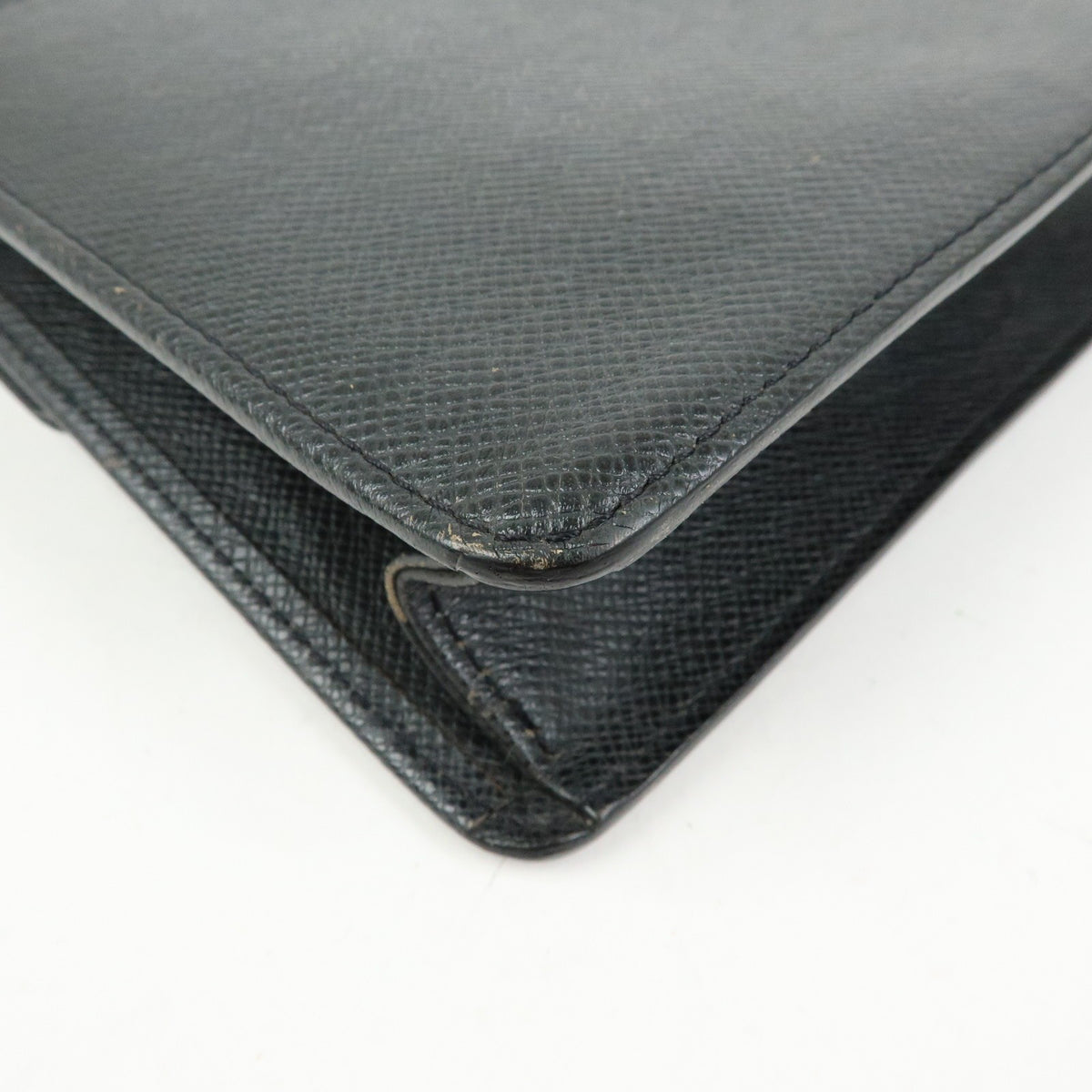 Louis Vuitton Selenga Pochette Taiga Leather, Black, Leather, Clutch