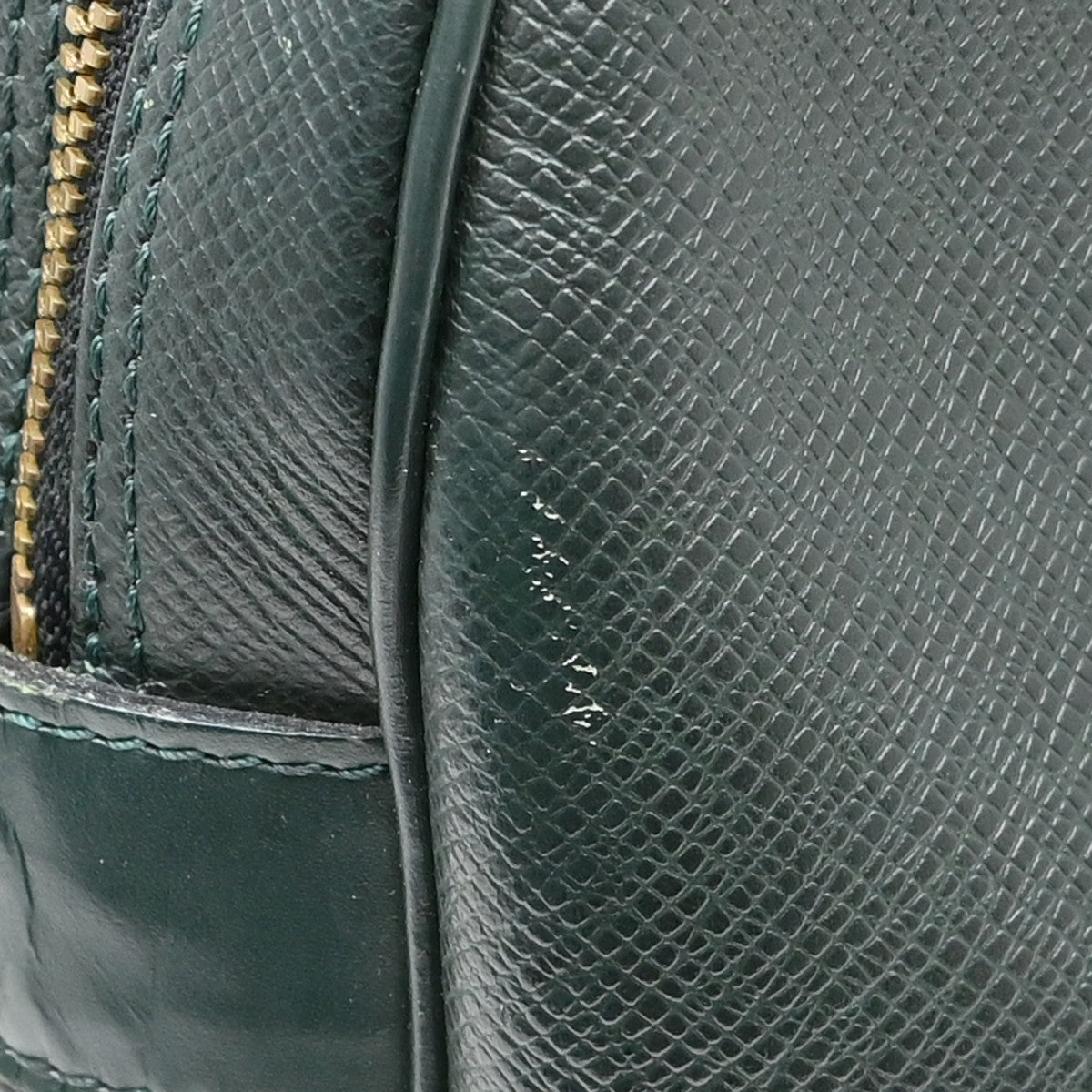 Louis Vuitton Reporter Taiga Leather, Green, Leather, Shoulder Bag