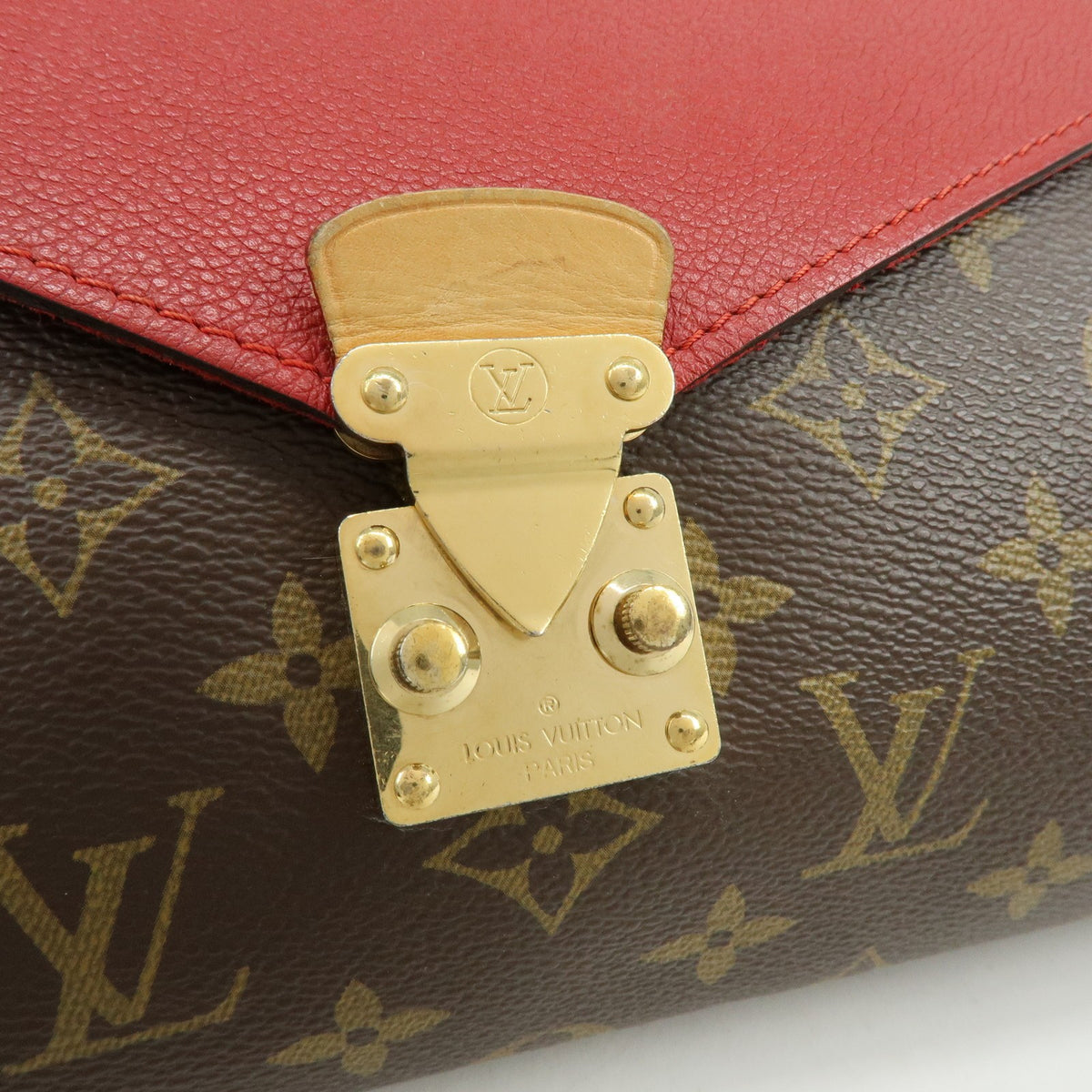 Louis Vuitton Pallas Chain Monogram Canvas and Calfskin, Brown, Canvas, Shoulder Bag