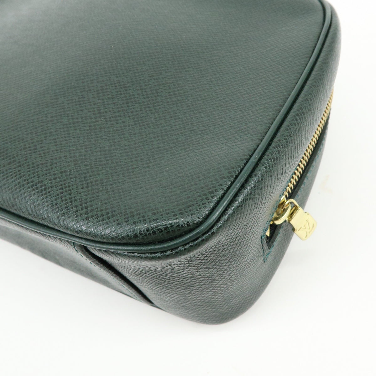 Louis Vuitton Toiletry Pouch Taiga Leather, Green, Leather, Clutch