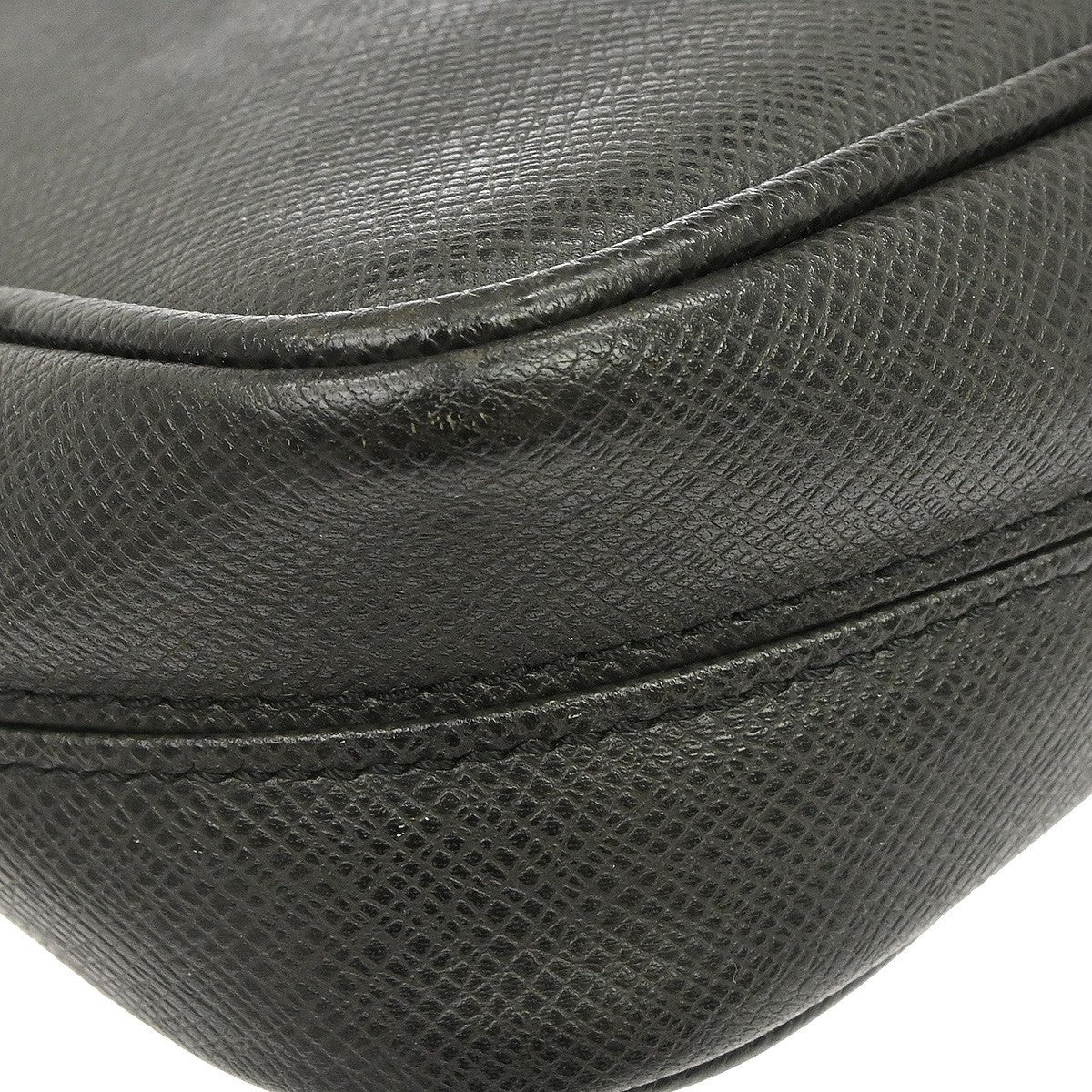 Louis Vuitton Dimitri Messenger Taiga Leather, Black, Leather, Shoulder Bag