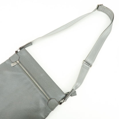 Louis Vuitton Sasha Taiga Leather, Gray, Leather, Handbag