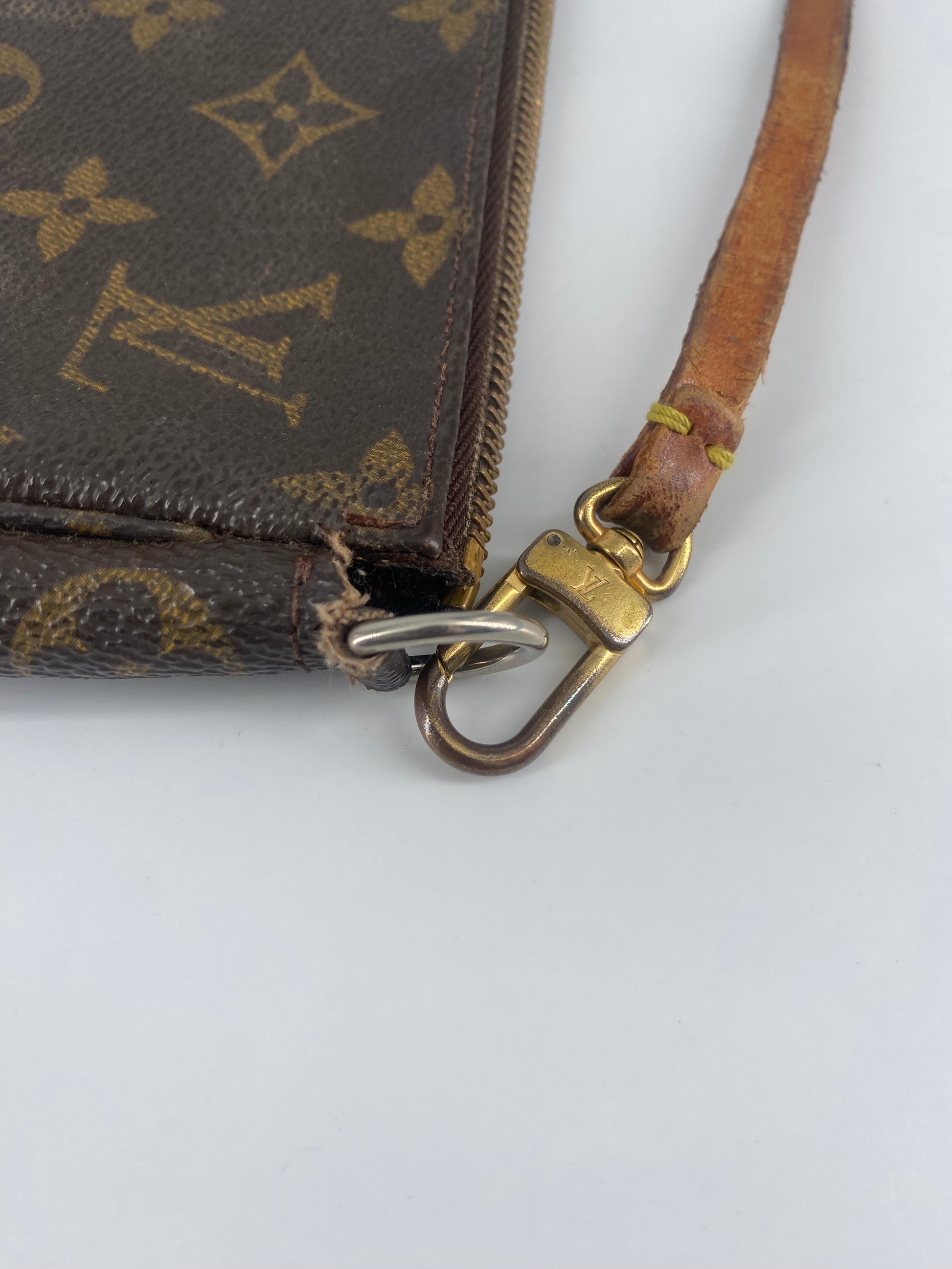 Louis Vuitton Pochette Accessoires Monogram Canvas, BROWN, CANVAS, Clutche & pouche