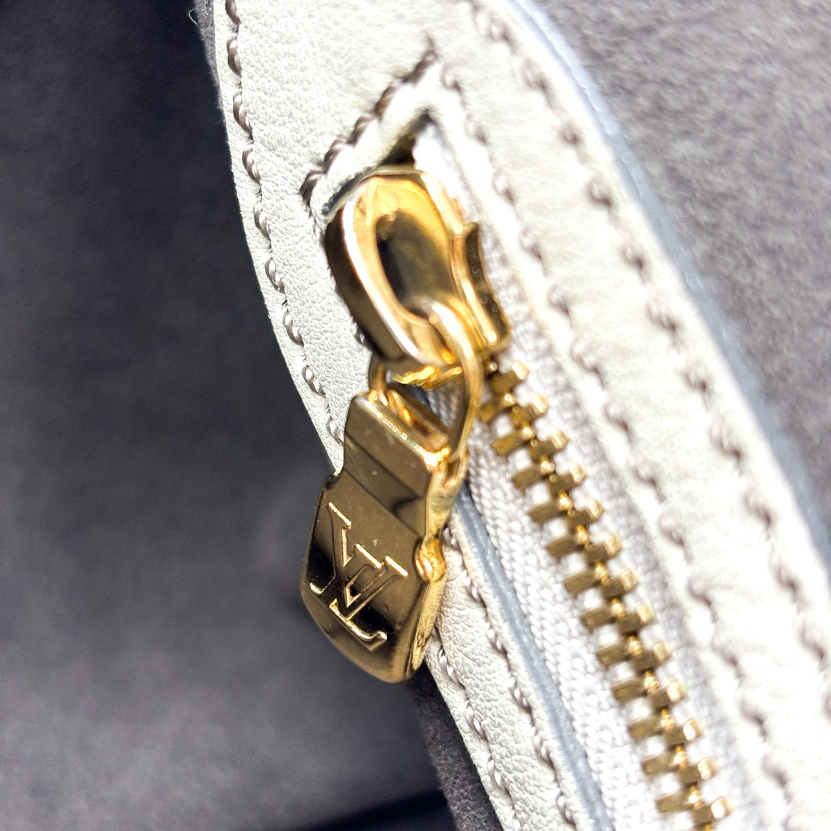 Louis Vuitton L Hobo Mahina Leather, Beige, Leather, Shoulder Bag
