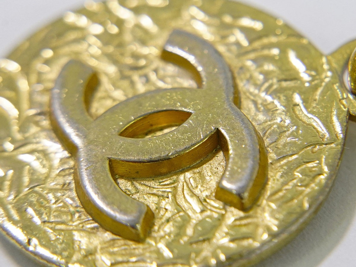 Chanel Vintage Logo Chain Belt Metal and Leather, Gold, Gold Plated, Belt