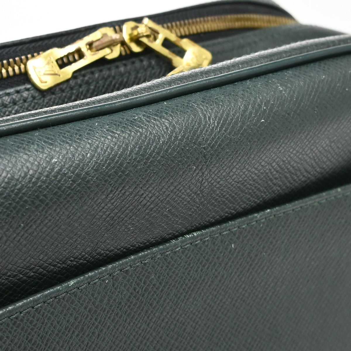 Louis Vuitton Reporter Taiga Leather, Green, Leather, Shoulder Bag