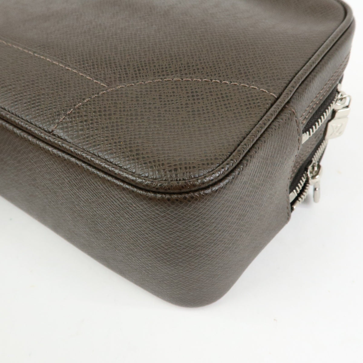 Louis Vuitton Neo Pavel Taiga Leather, Brown, Leather, Handbag