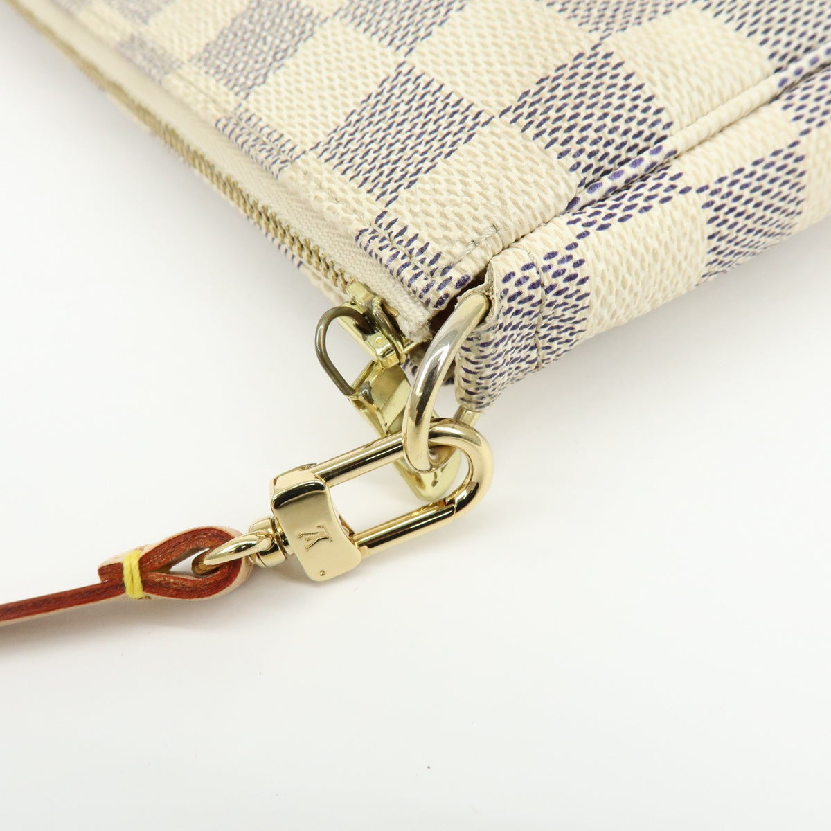 Louis Vuitton Pochette Accessoires Damier, White, Canvas, Clutch