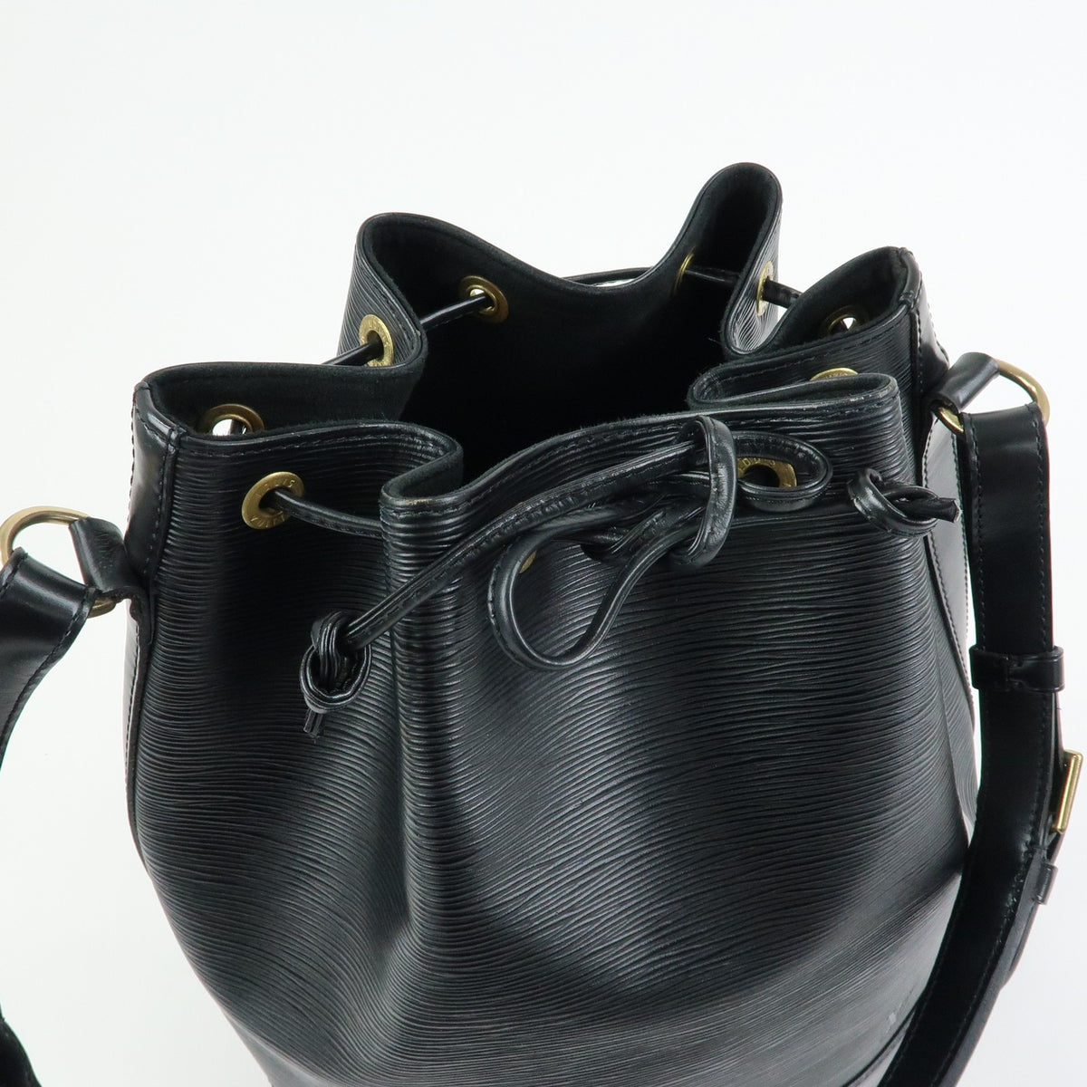 Louis Vuitton Noe Epi Leather, Black, Leather, Shoulder Bag