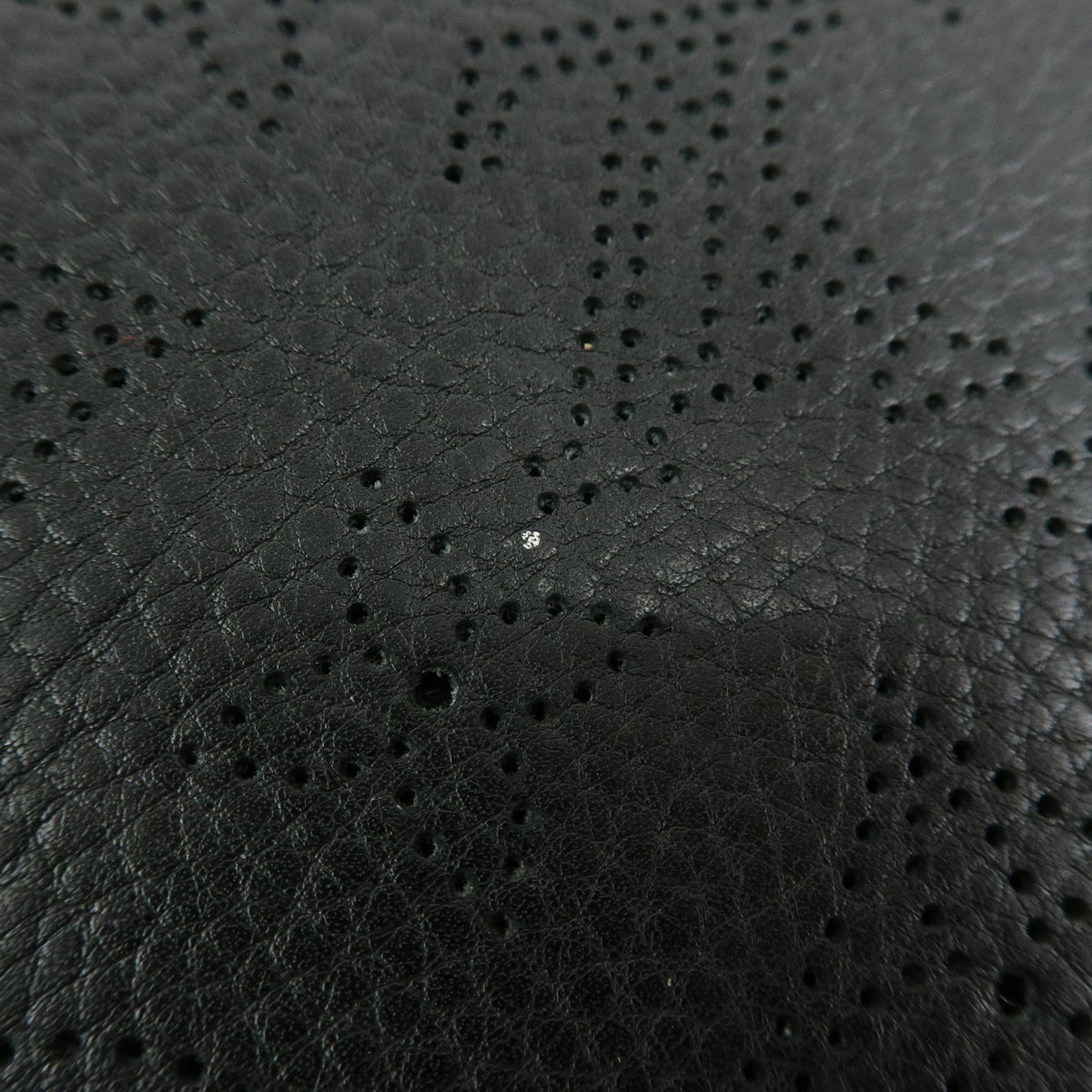 Louis Vuitton Amelia Mahina Leather, Black, Leather, Wallet