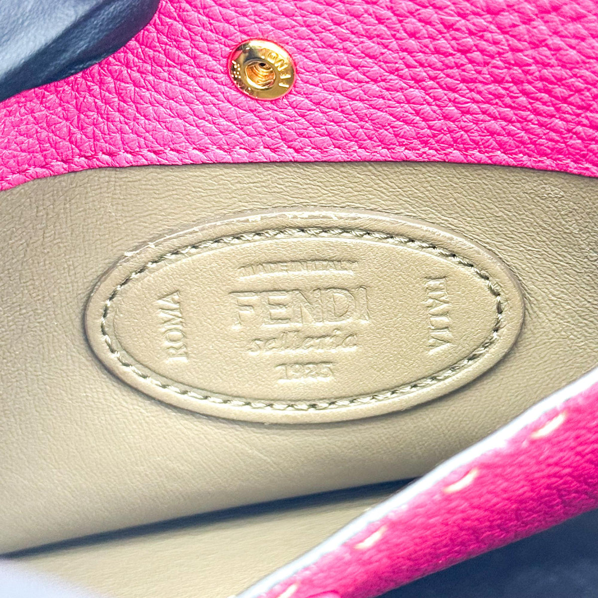 Fendi Selleria Peekaboo Essentially Leather, Pink, Leather, Handbag