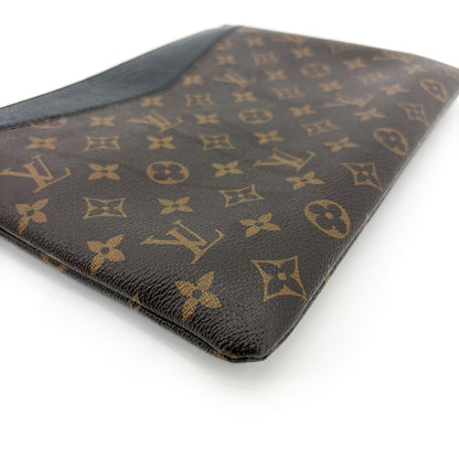 Louis Vuitton Daily Pouch Monogram, Brown, Canvas, Clutch