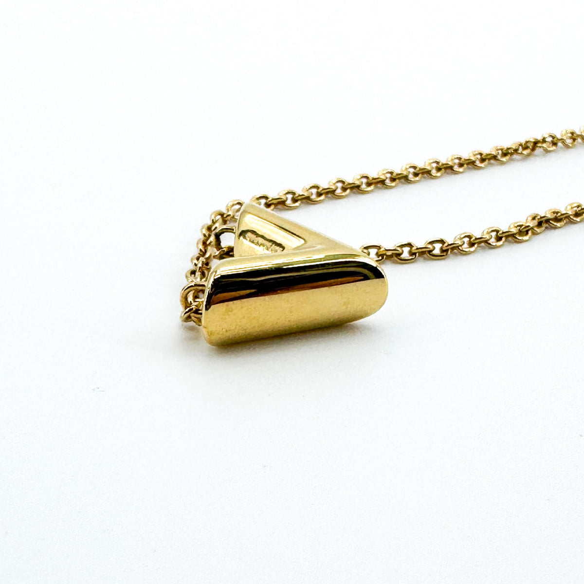 Louis Vuitton Essential V Metal, Gold, Other, Necklace