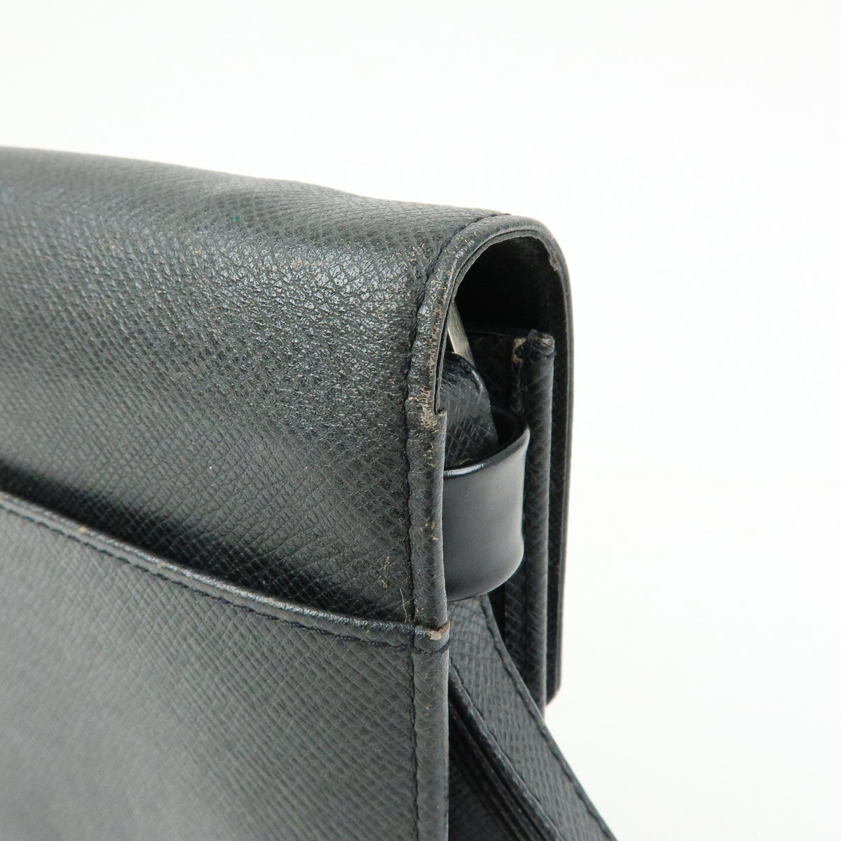 Louis Vuitton Selenga Pochette Taiga Leather, Black, Leather, Clutch