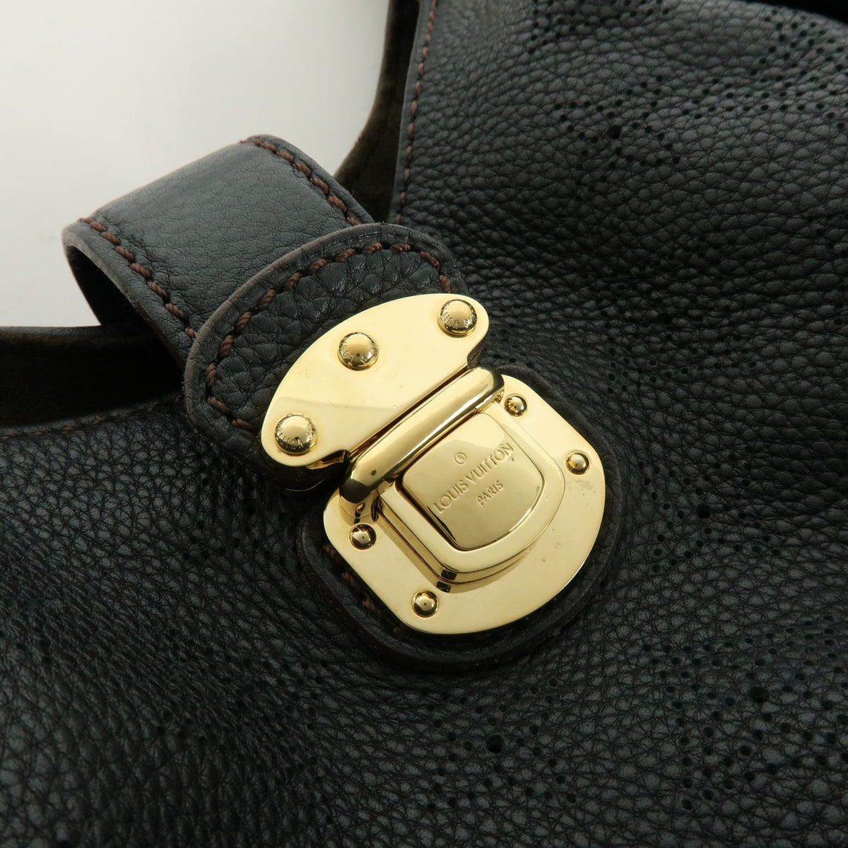 Louis Vuitton L Hobo Mahina Leather, Black, Leather, Shoulder Bag