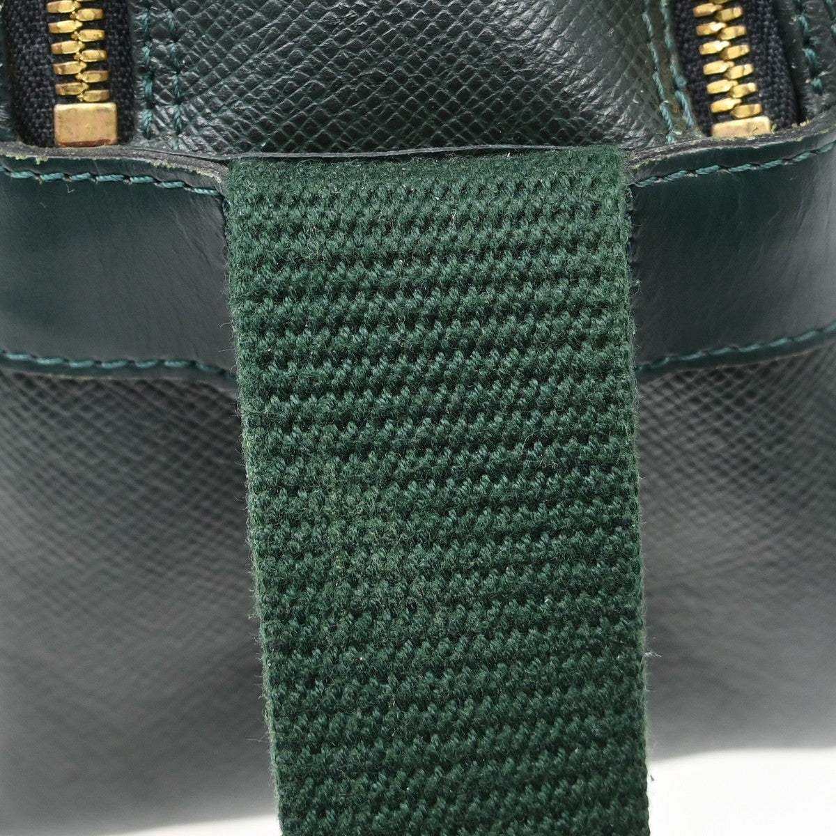 Louis Vuitton Reporter Taiga Leather, Green, Leather, Shoulder Bag