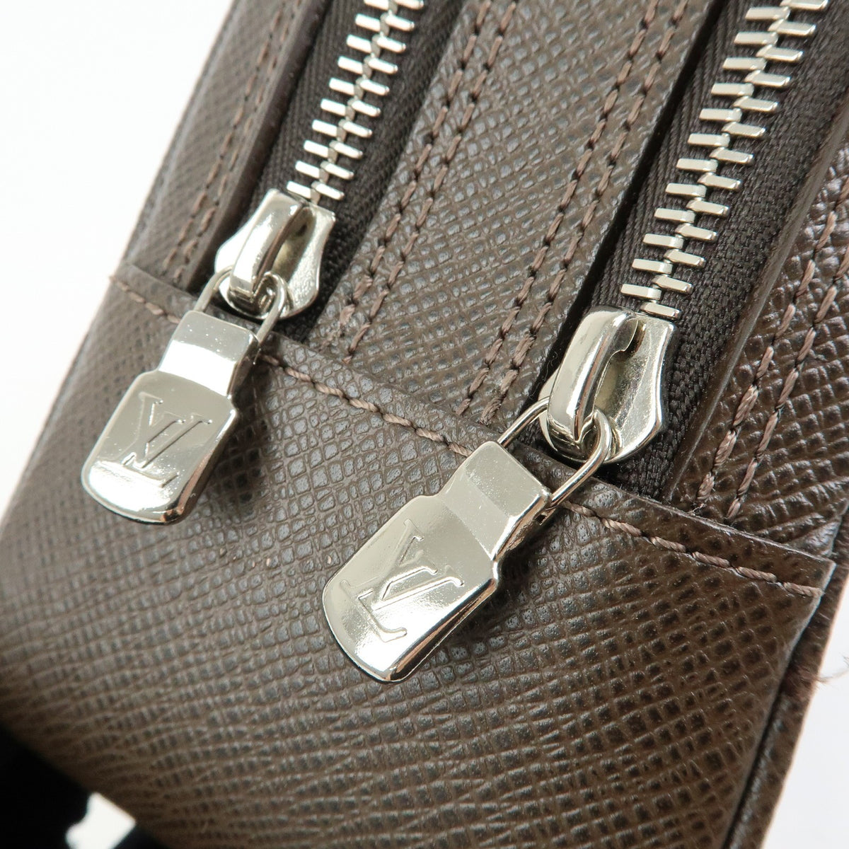 Louis Vuitton Neo Pavel Taiga Leather, Brown, Leather, Handbag