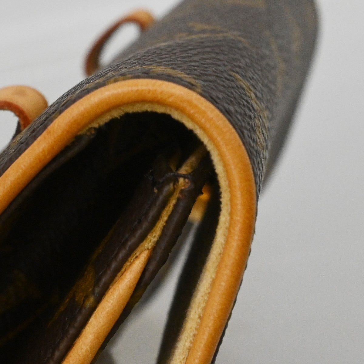 Louis Vuitton Florentine Waist Monogram Canvas, Brown, Canvas, Clutch