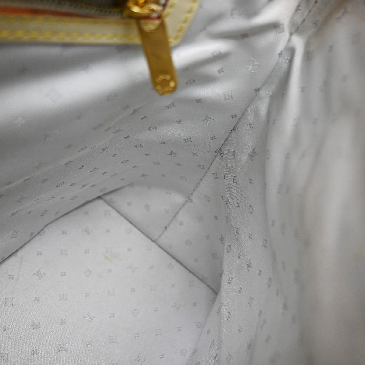 Louis Vuitton Suhali Lockit Leather, White, Leather, Handbag