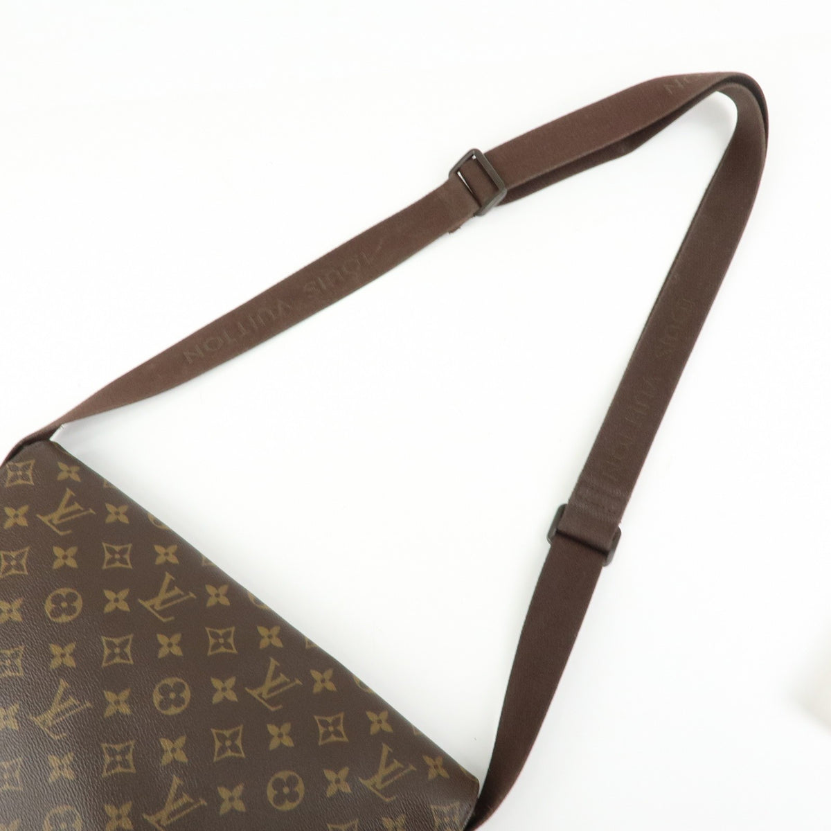 Louis Vuitton Beaubourg Messenger Monogram Canvas, Brown, Canvas, Handbag