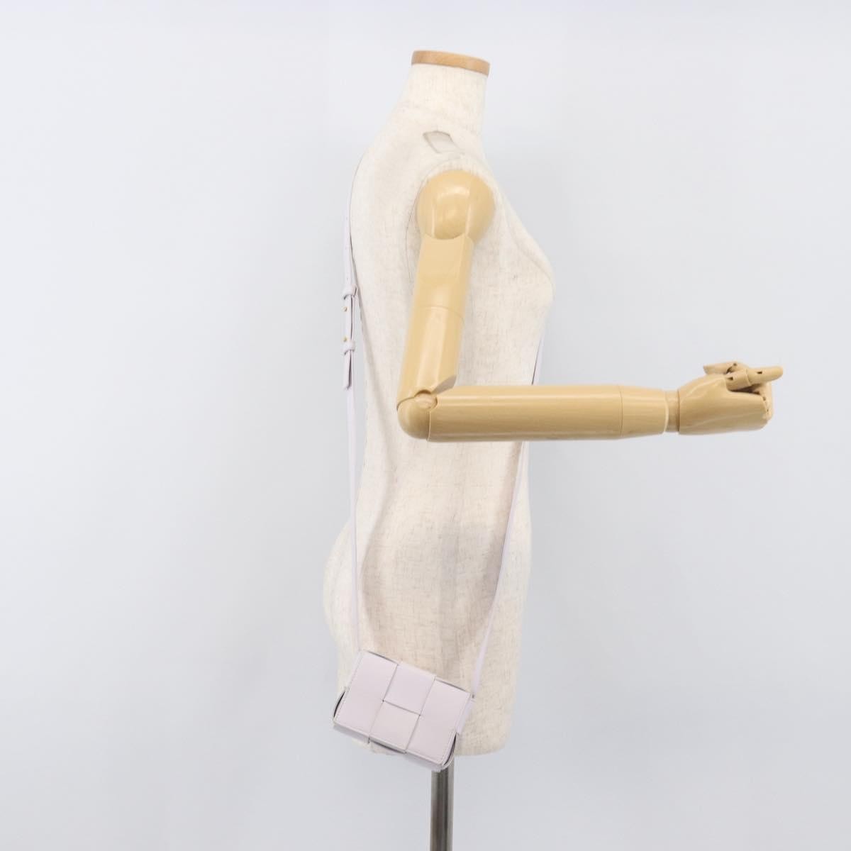 Bottega Veneta Cassette Maxi Intrecciato Leather, White, Leather, Clutch