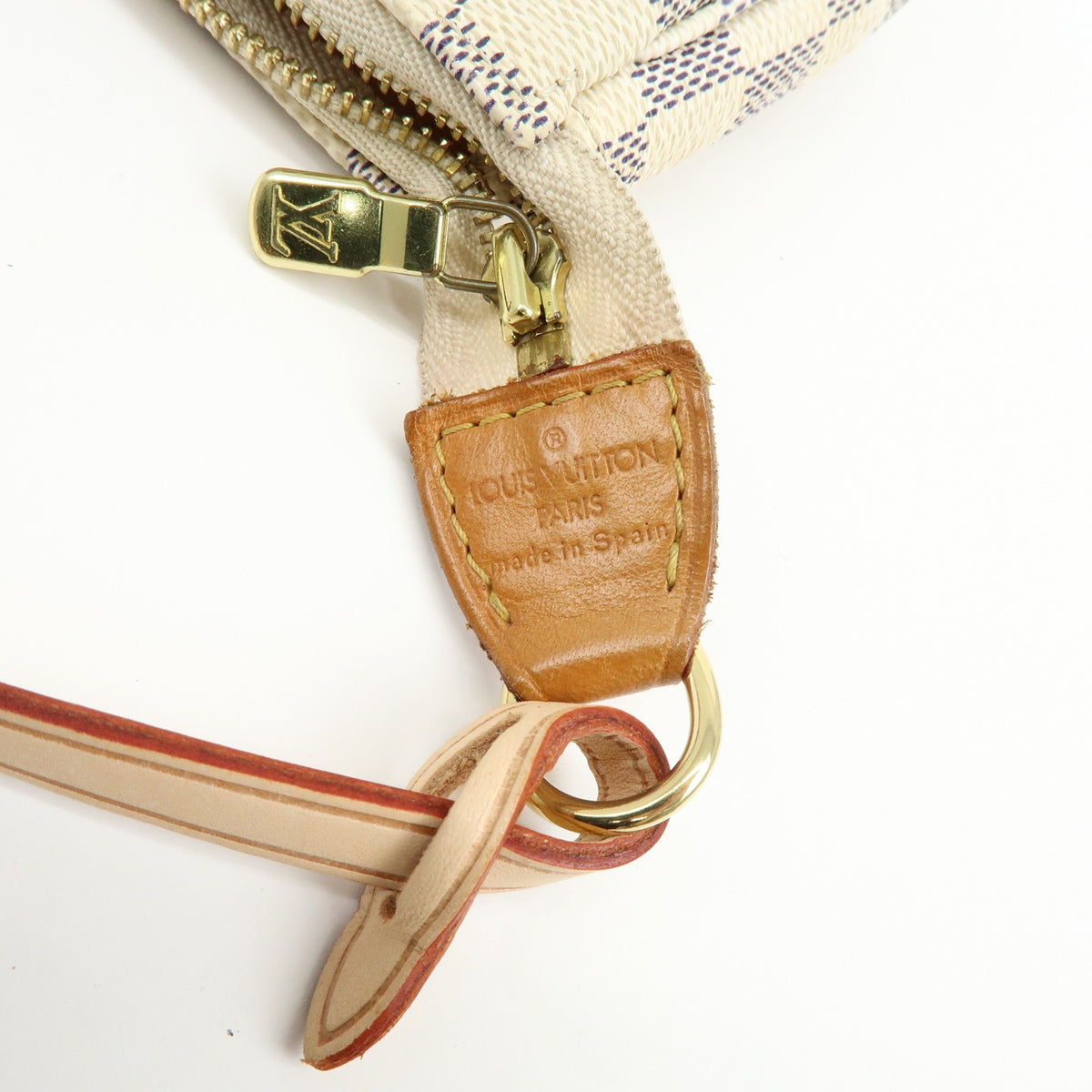 Louis Vuitton Pochette Accessoires Damier, White, Canvas, Clutch