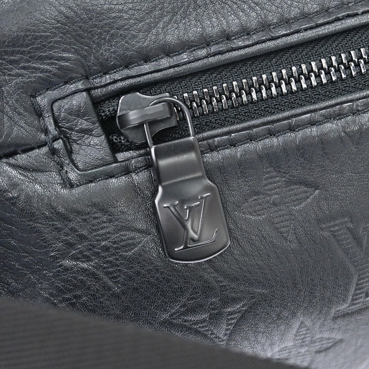Louis Vuitton Discovery Bumbag Monogram Shadow Leather, Black, Leather, Crossbody Bag