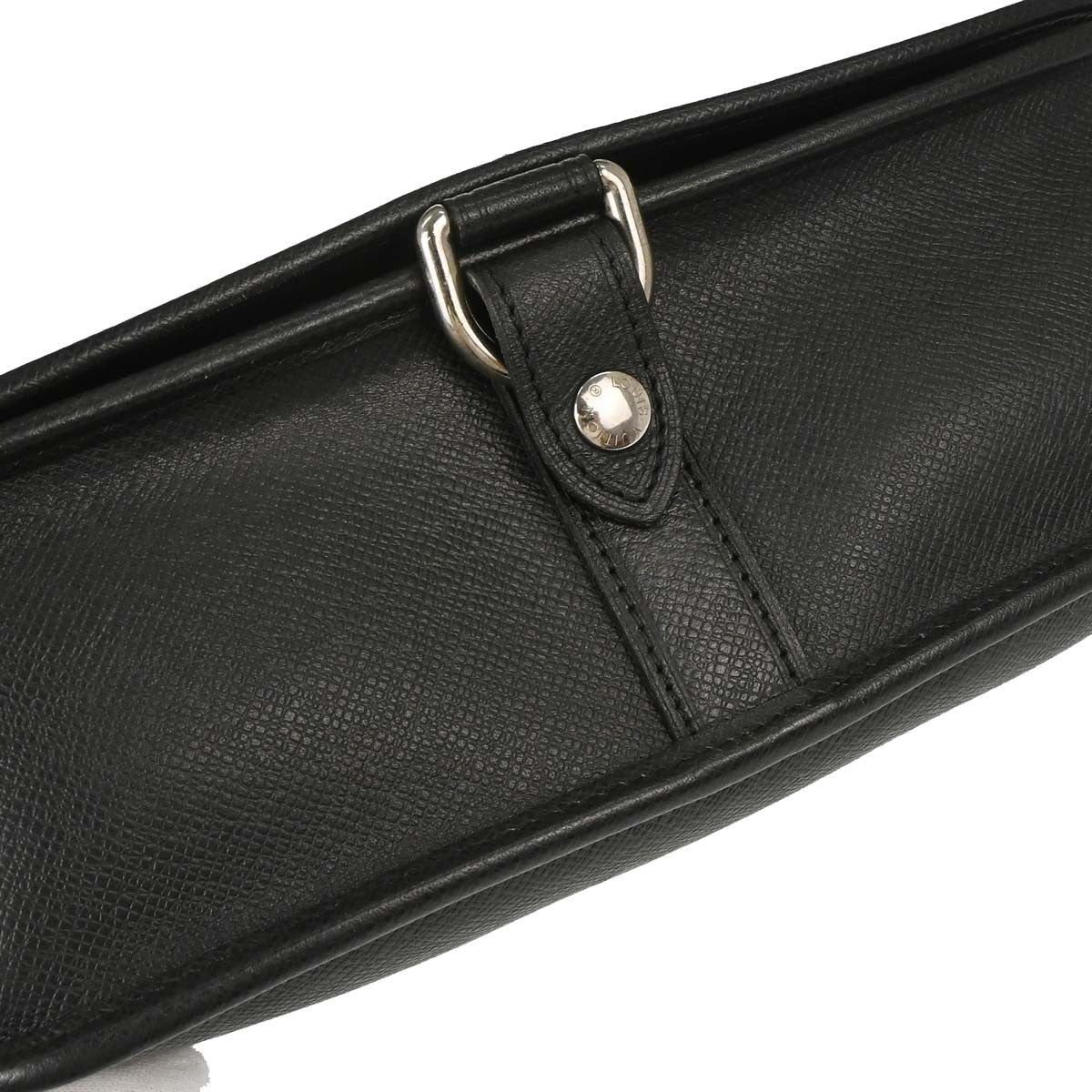 Louis Vuitton Andrei Messenger Taiga Leather, Black, Leather, Shoulder Bag