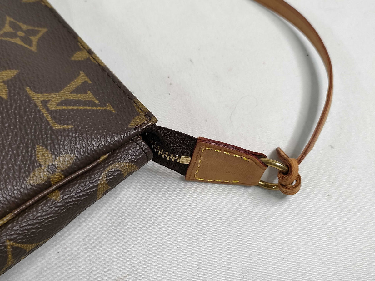 Louis Vuitton Pochette Accessoires Monogram Canvas, Brown, Canvas, Clutch
