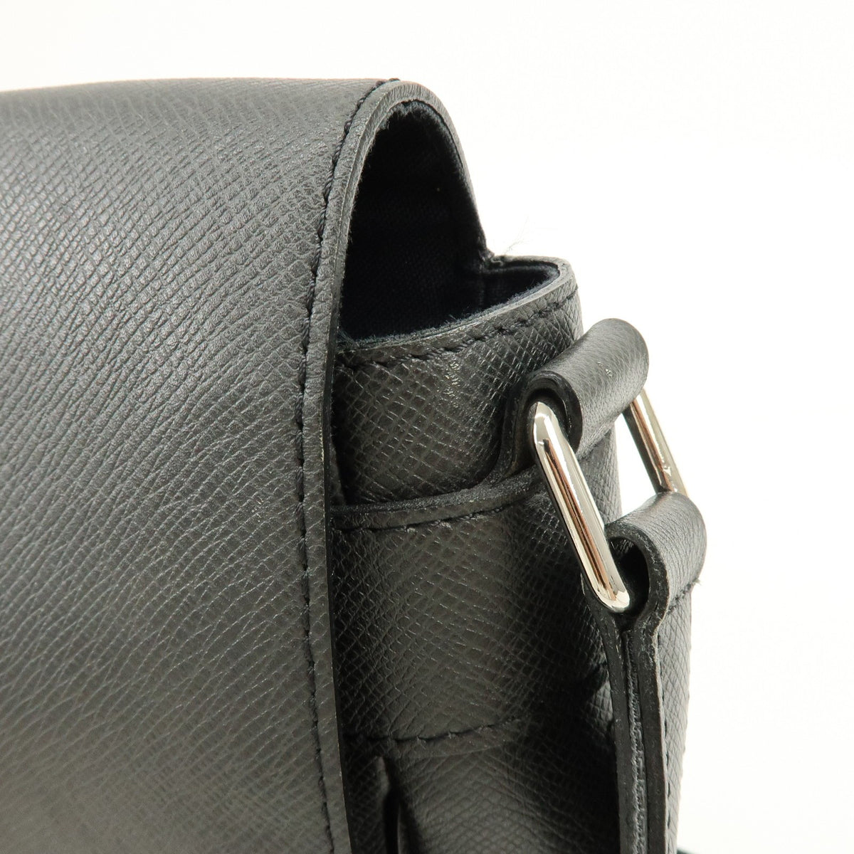 Louis Vuitton Roman Taiga Leather, Gray, Leather, Handbag