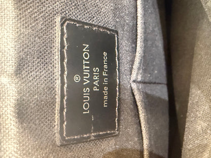 Louis Vuitton District NM Messenger Damier Graphite, Gray, Canvas, Crossbody Bag