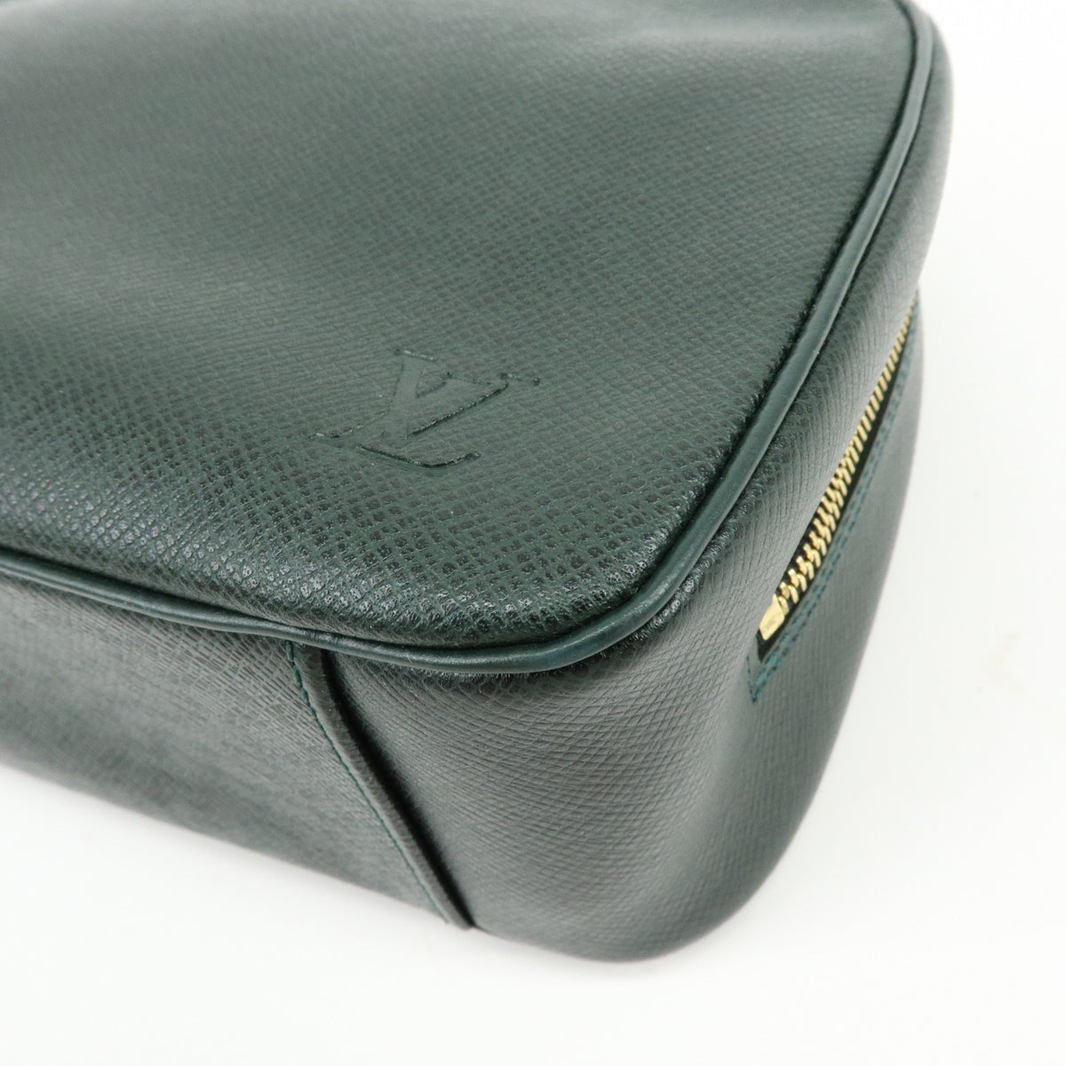 Louis Vuitton Toiletry Pouch Taiga Leather, Green, Leather, Clutch
