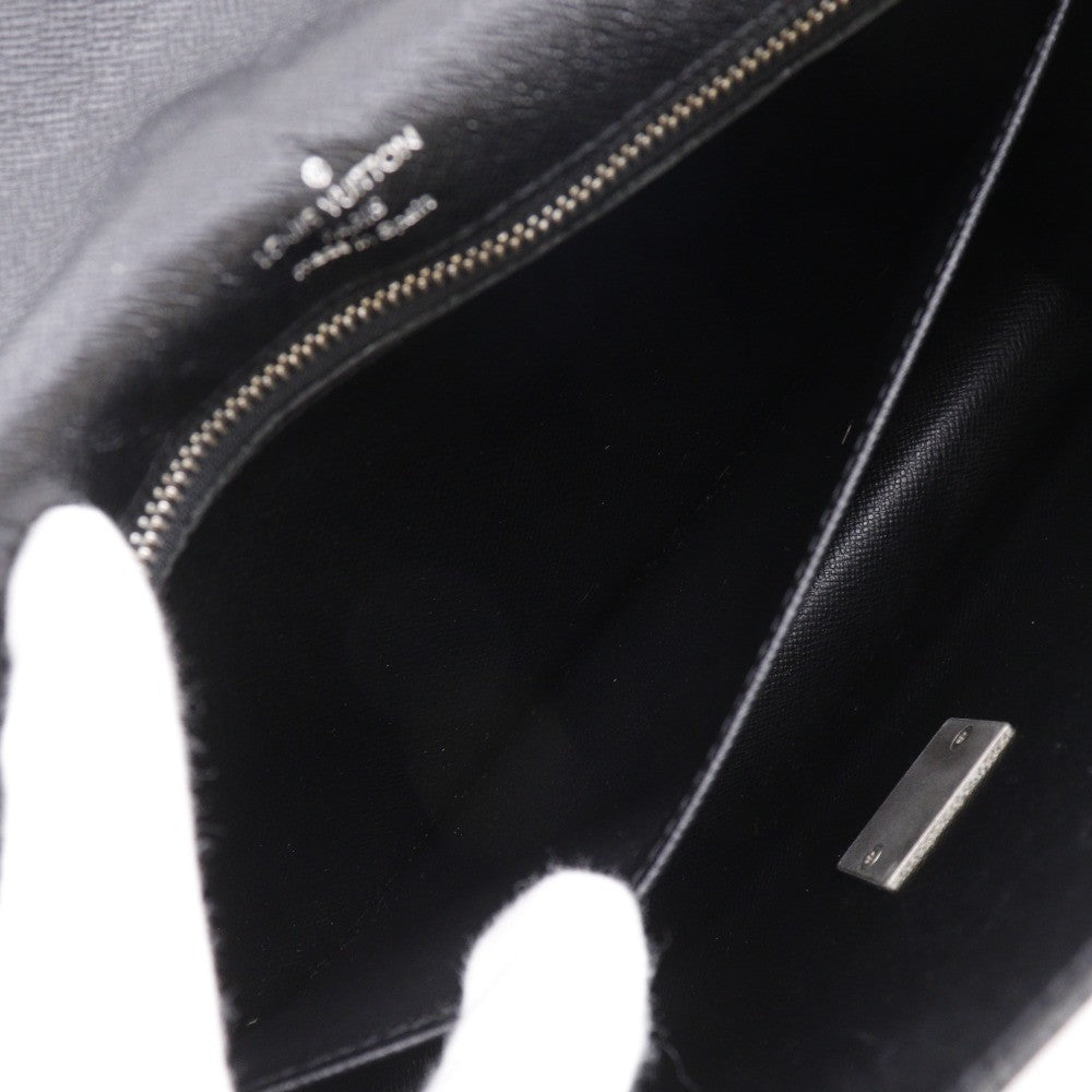 Louis Vuitton Selenga Pochette Taiga Leather, Black, Leather, Clutch