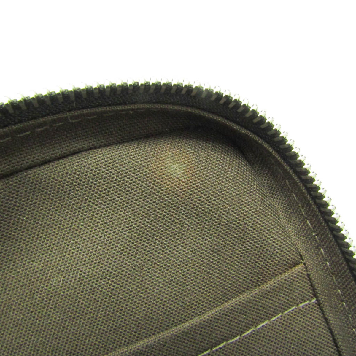 Louis Vuitton Pavel Taiga Leather, Brown, Leather, Clutch