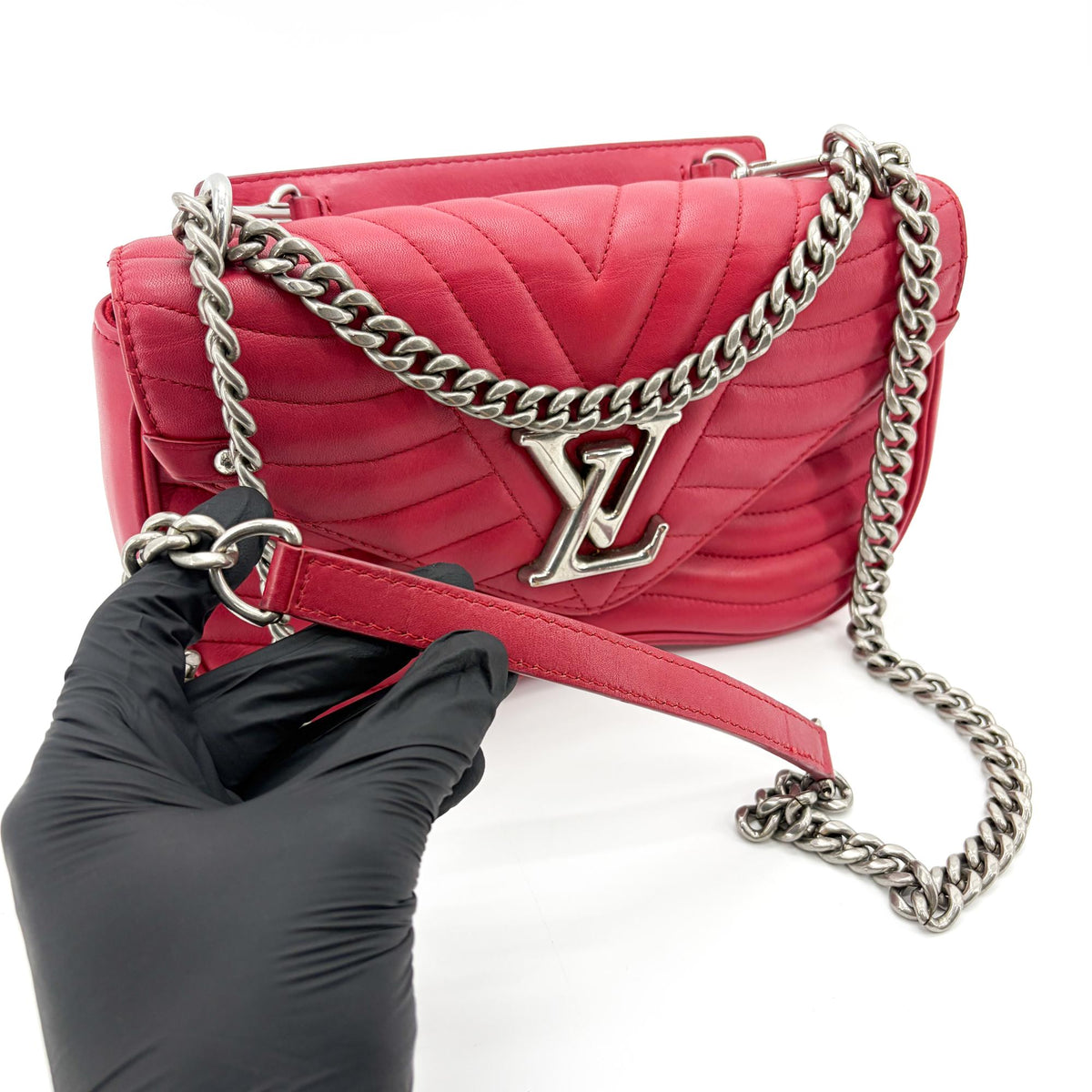 Louis Vuitton New Wave Chain Quilted Leather, Red, Leather, Handbag