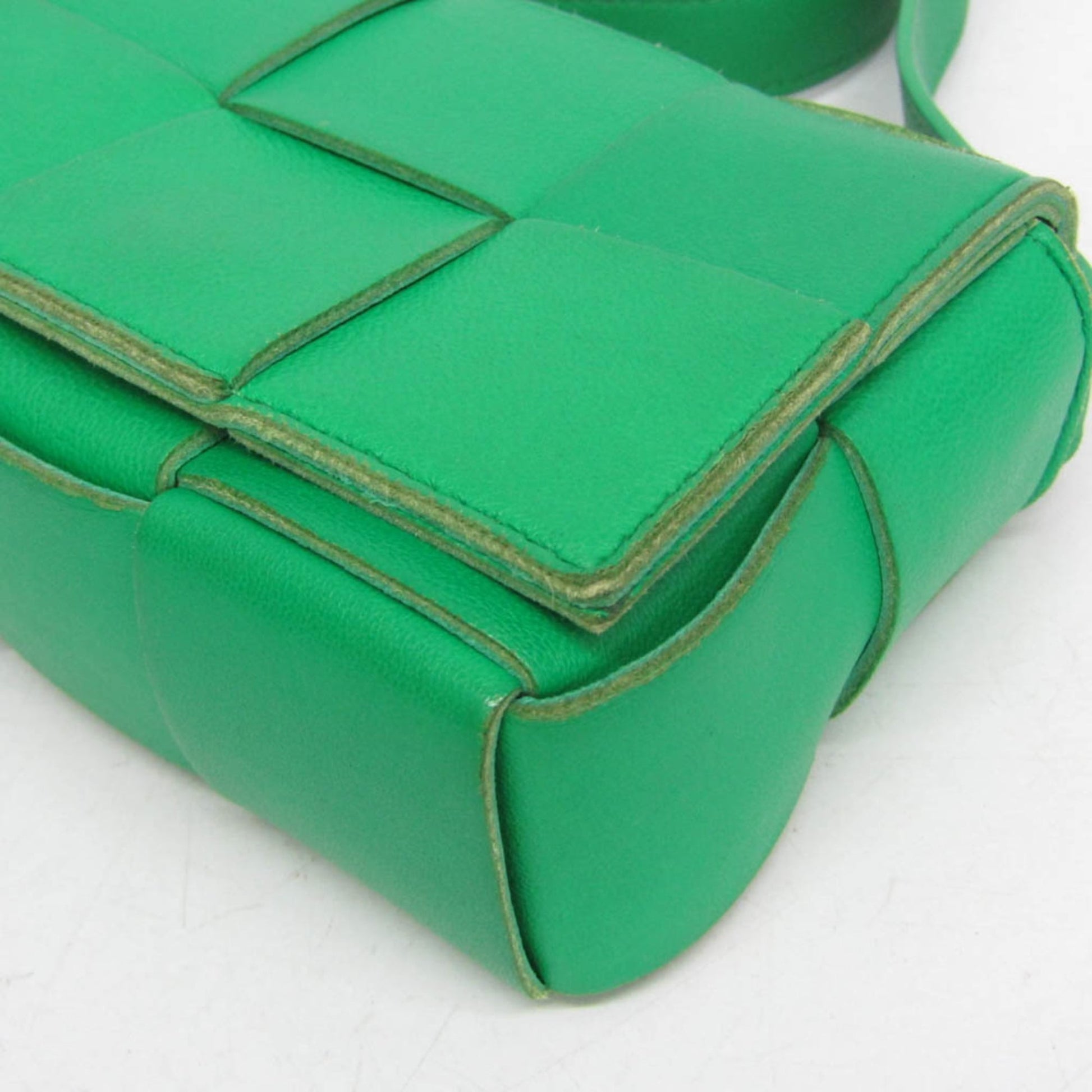 Bottega Veneta Cassette Maxi Intrecciato Leather, Green, Leather, Clutch