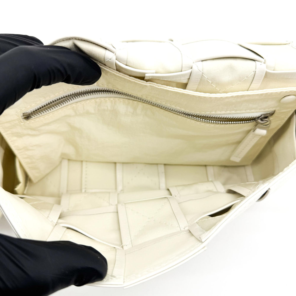 Bottega Veneta Brick Cassette Maxi Intrecciato Leather, White, Leather, Shoulder Bag