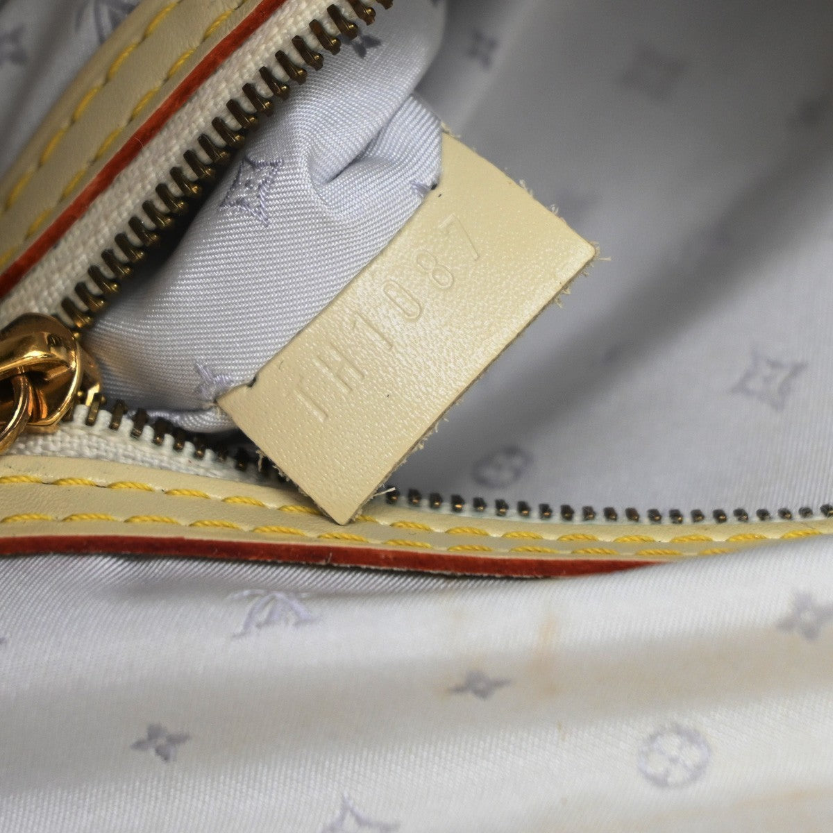 Louis Vuitton Suhali Lockit Leather, White, Leather, Handbag