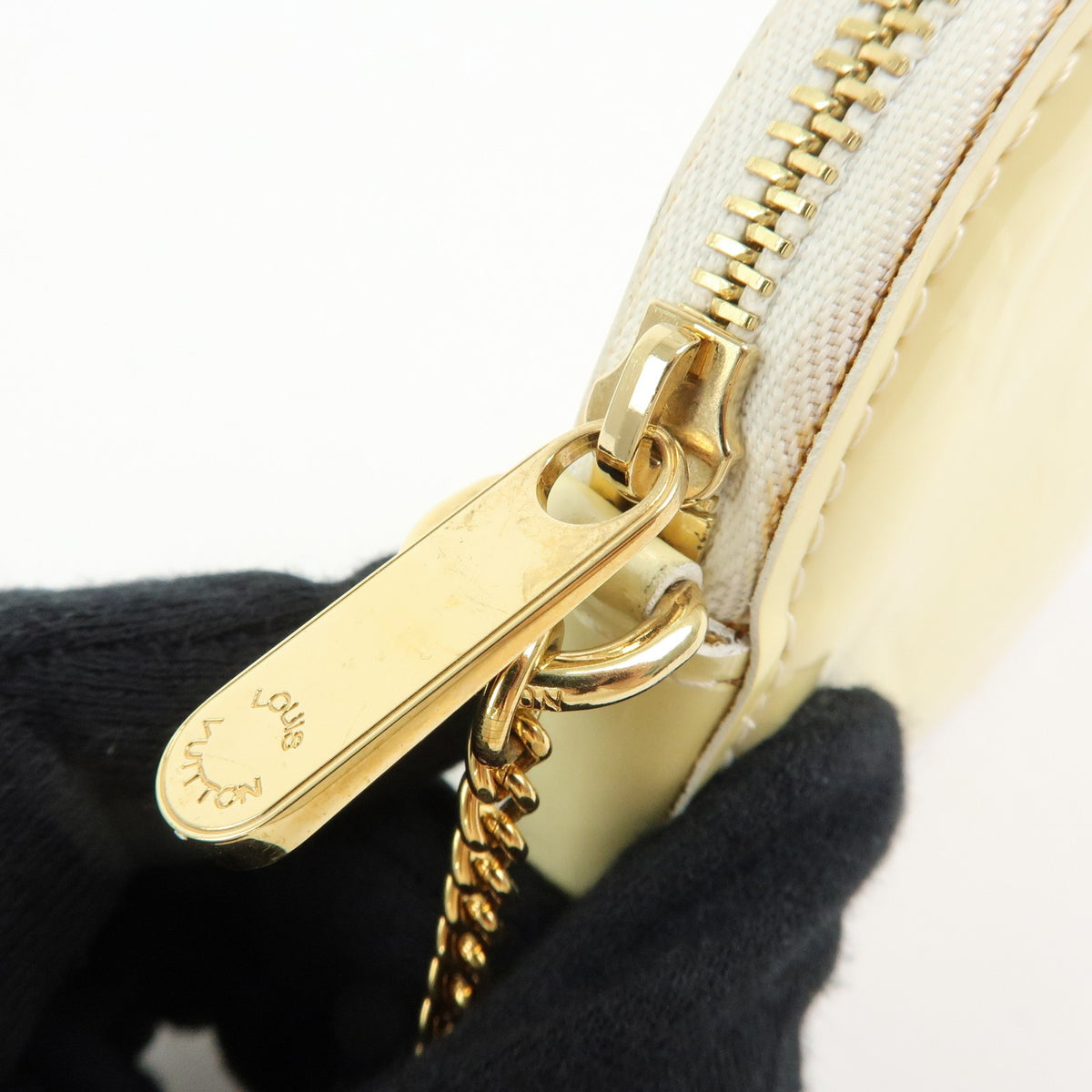 Louis Vuitton Heart Coin Purse Monogram Vernis, Beige, Patent Leather, Clutch